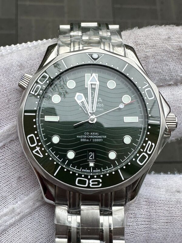 DIVER 300M CO‑AXIAL MASTER CHRONOMETER 42 MM